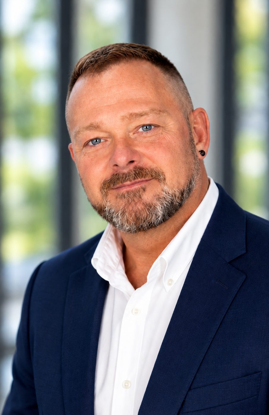 Portrait of Chuck Kinney in a navy jacket